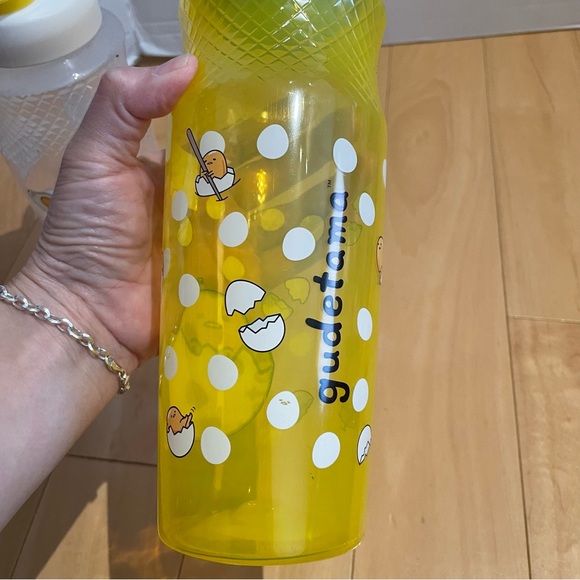 2 new sanrio gudetama 30oz bottles - Picture 5 of 6